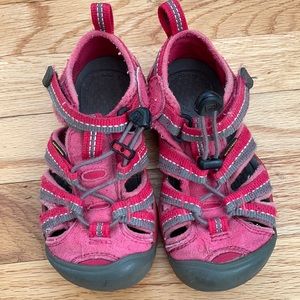 Pink girls keens